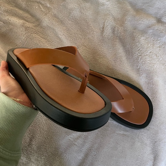 Alohas Overcast Sandals in Tan/Black - Picture 4 of 7